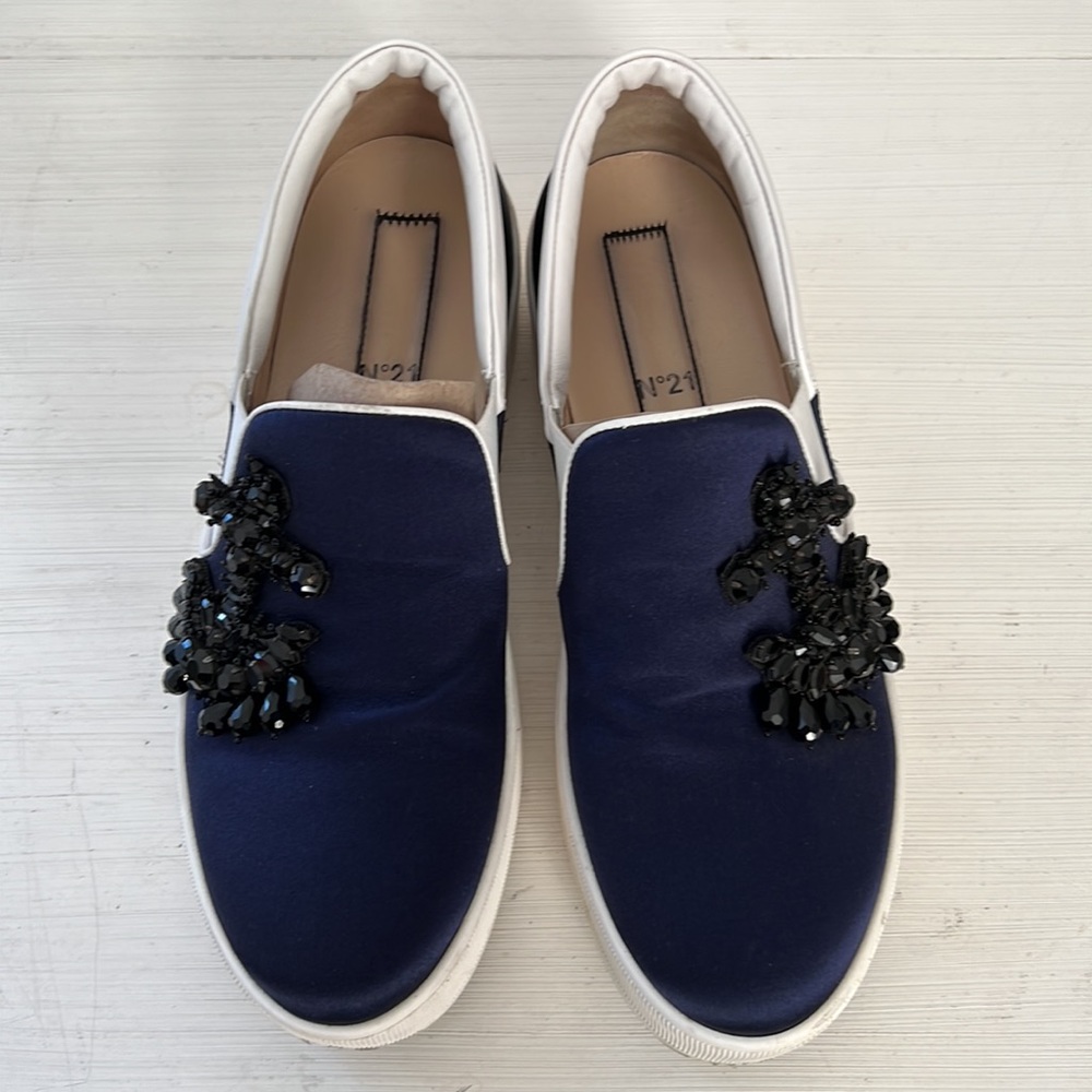 No. 21 stylish navy platform flats